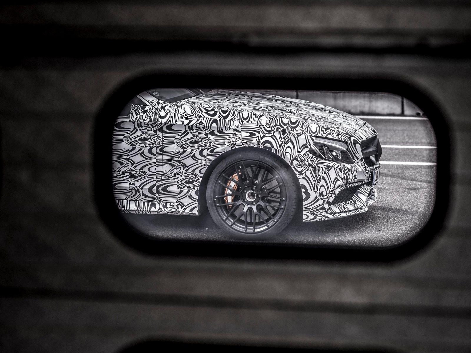  Новый тизер Mercedes-AMG C63 Coupe